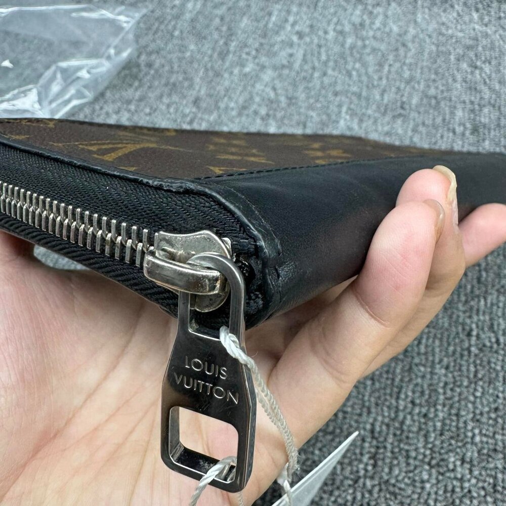 100% Authentic Louis Vuitton Vertical Zippy Wallet - Picture 6 of 11